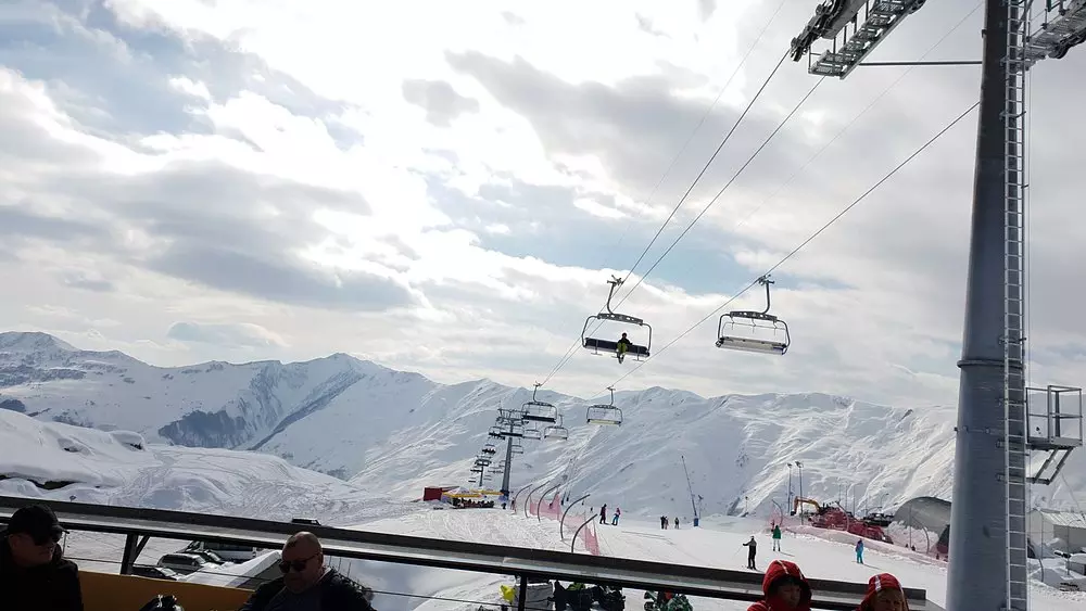 تلکابین پیست هتل گودائوری هیلز رزیدنس